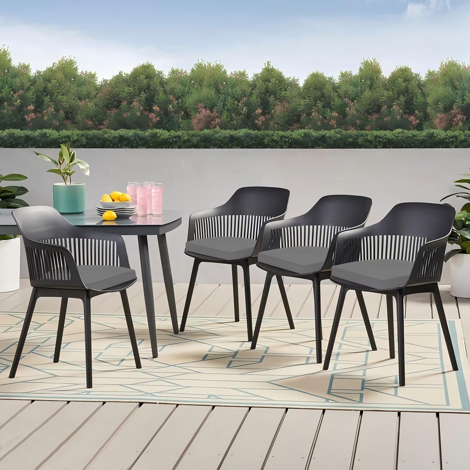HOMELYSIAN ambiente patio mostrando confort y estilo en uso real