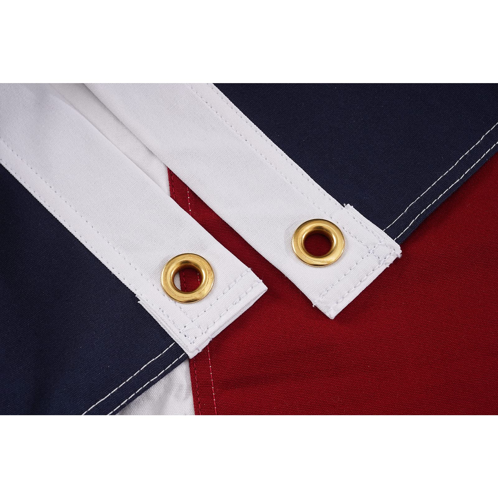 Homissor bandera enmarcada en salón aportando estilo patriótico