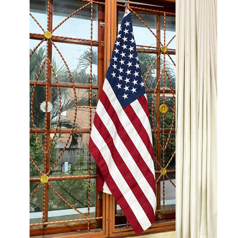 Homissor bandera enmarcada como decoración interior elegante y representativa