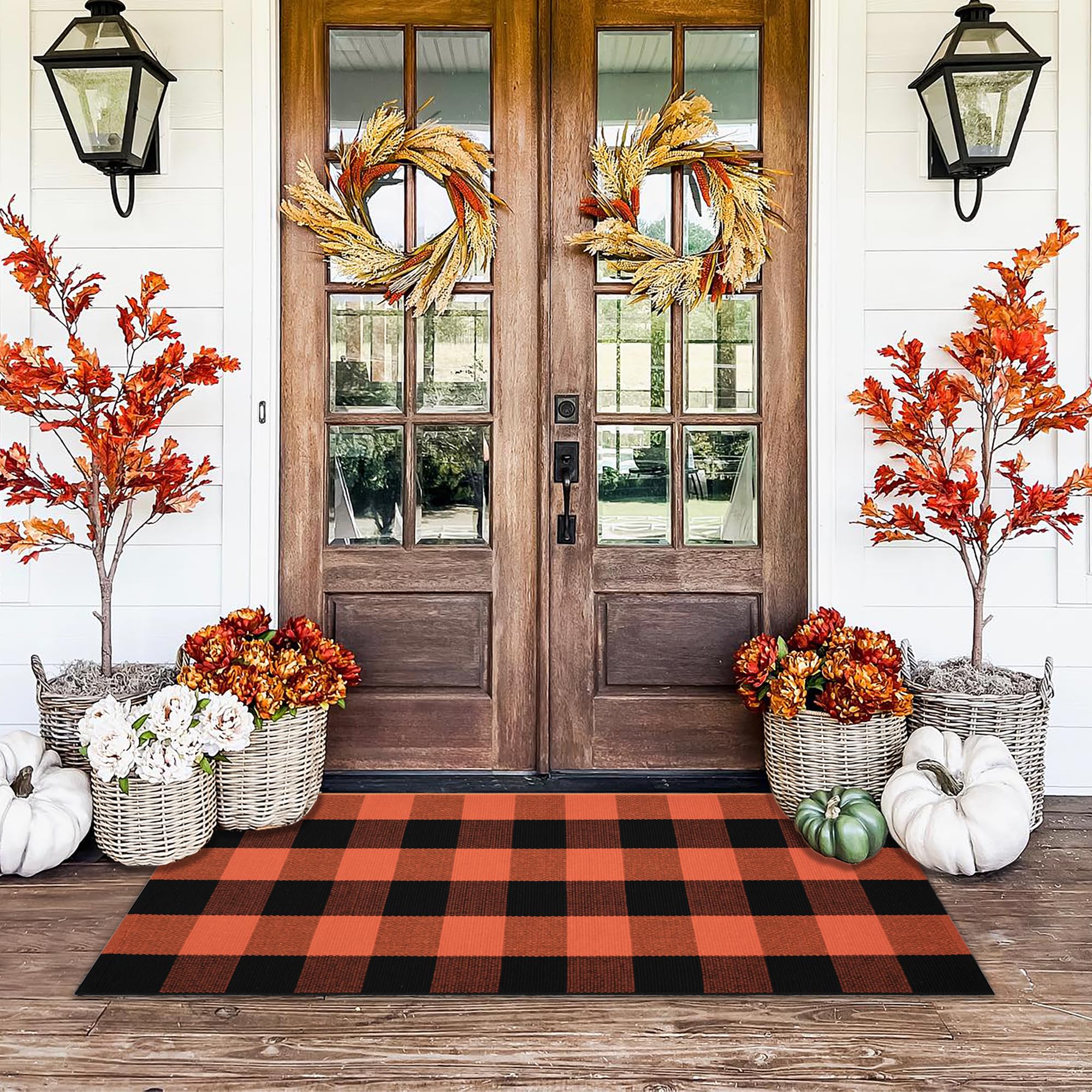 Homydecor alfombra frontal en cuadros naranja y negro mostrando diseño atractivo