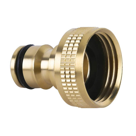 HQMPC conector en uso con boquilla, facilita riego eficiente