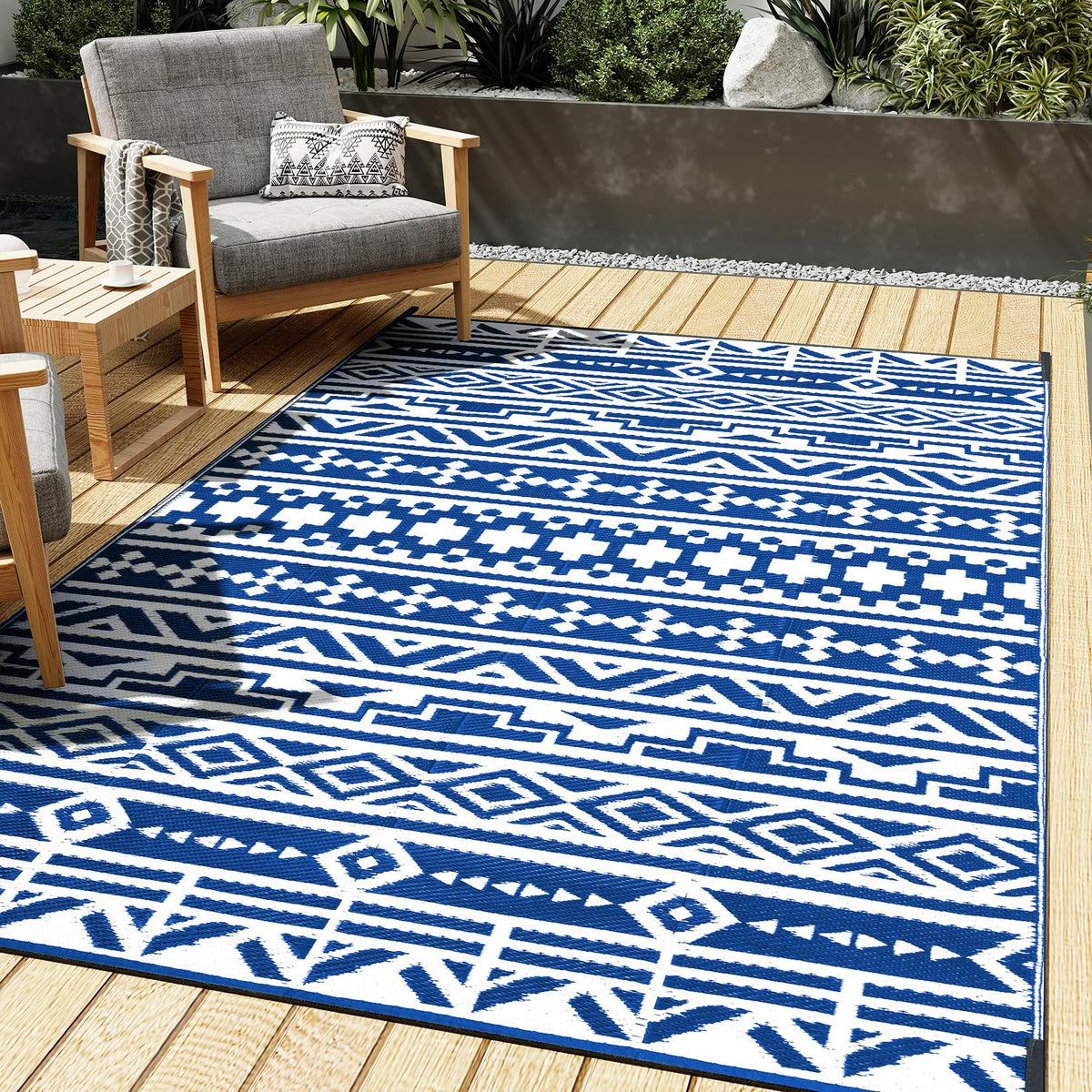 HUGEAR vista frontal de la alfombra 5x8 azul boho mostrando patrón y color
