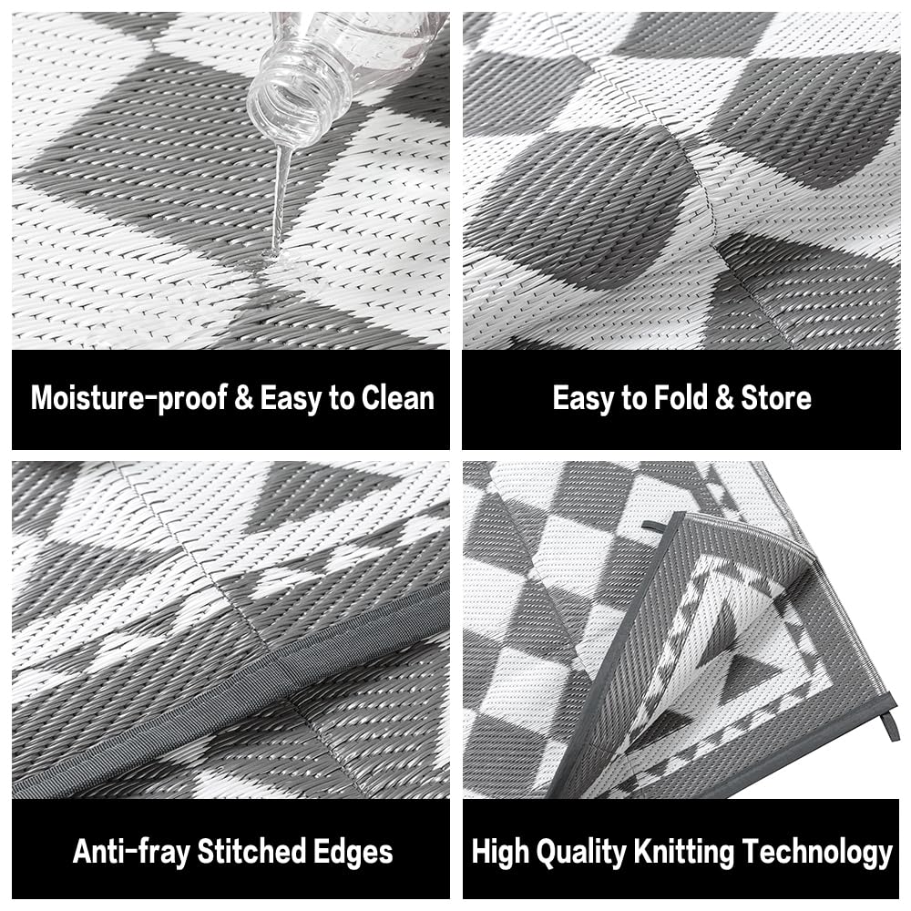 HUGEAR alfombra junto a silla para apreciar tamaño y uso en exteriores