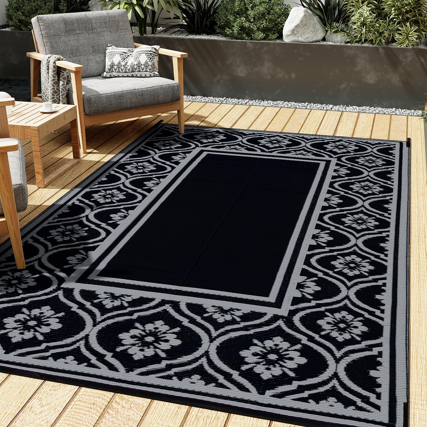 HUGEAR alfombra exterior frontal mostrando diseño geométrico y beneficio estético