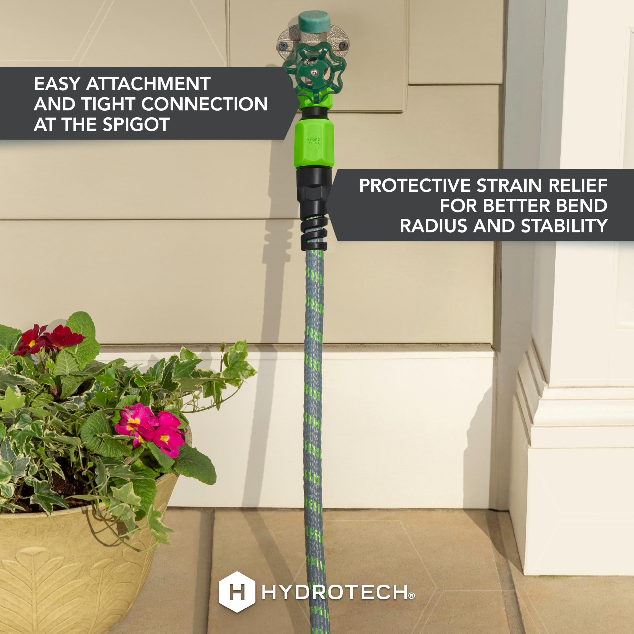 HydroTech persona sosteniendo la manguera para comparar tamaño
