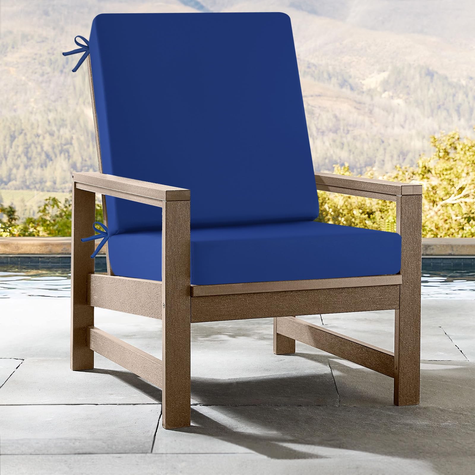 idee-home cojín colocado en silla de comedor exterior mostrando uso