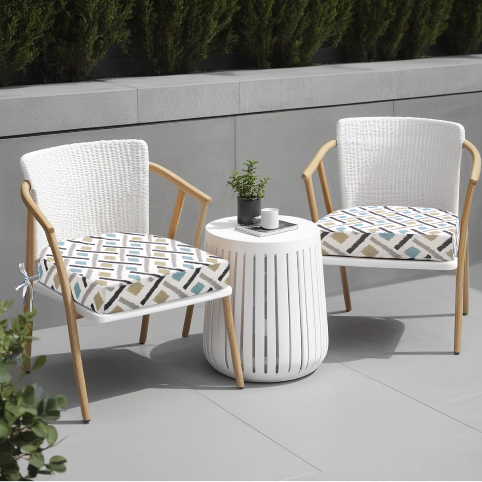idee-home cojines junto a una regla para comparar escala y ajustar al asiento