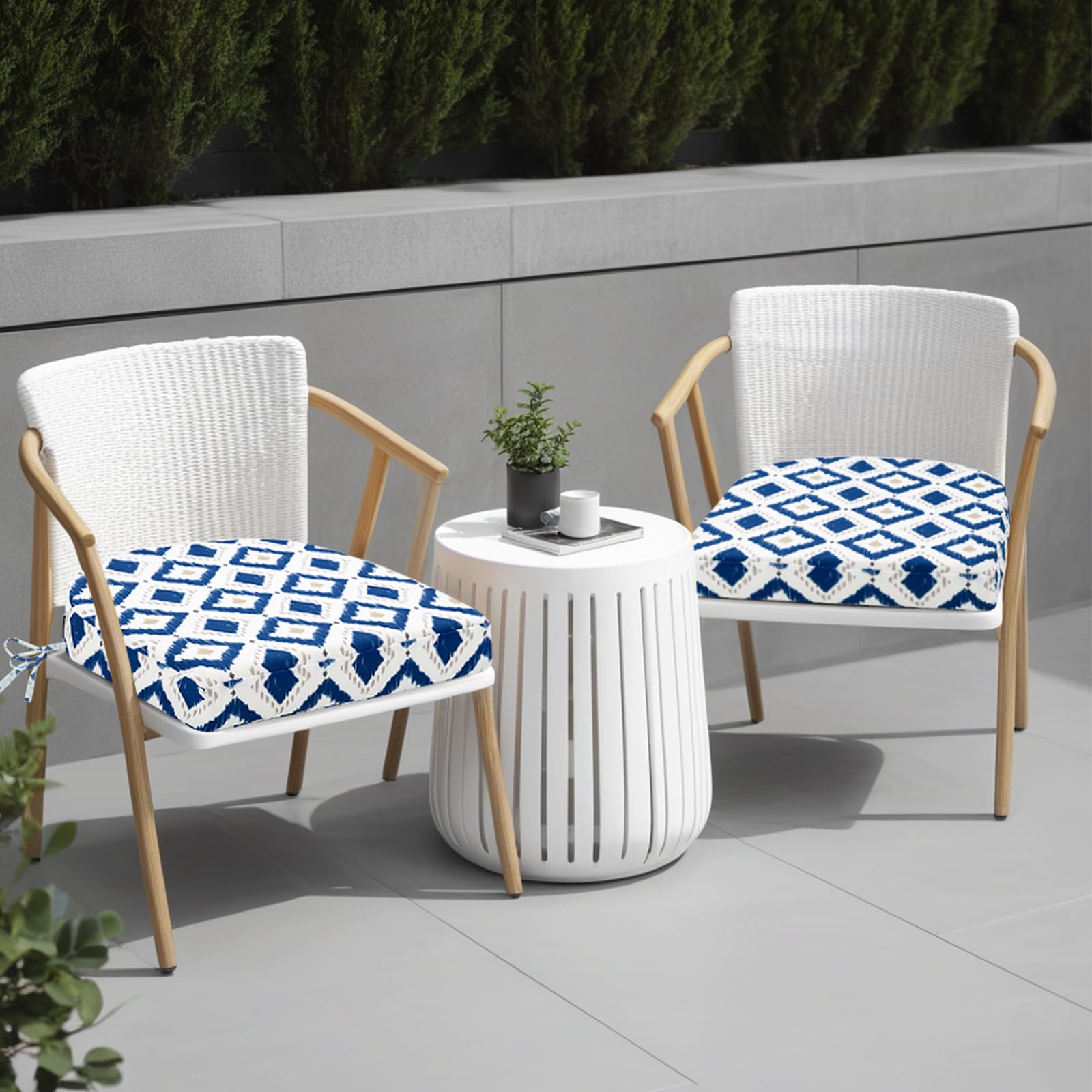 idee-home cojín junto a manos para comparar escala y comodidad