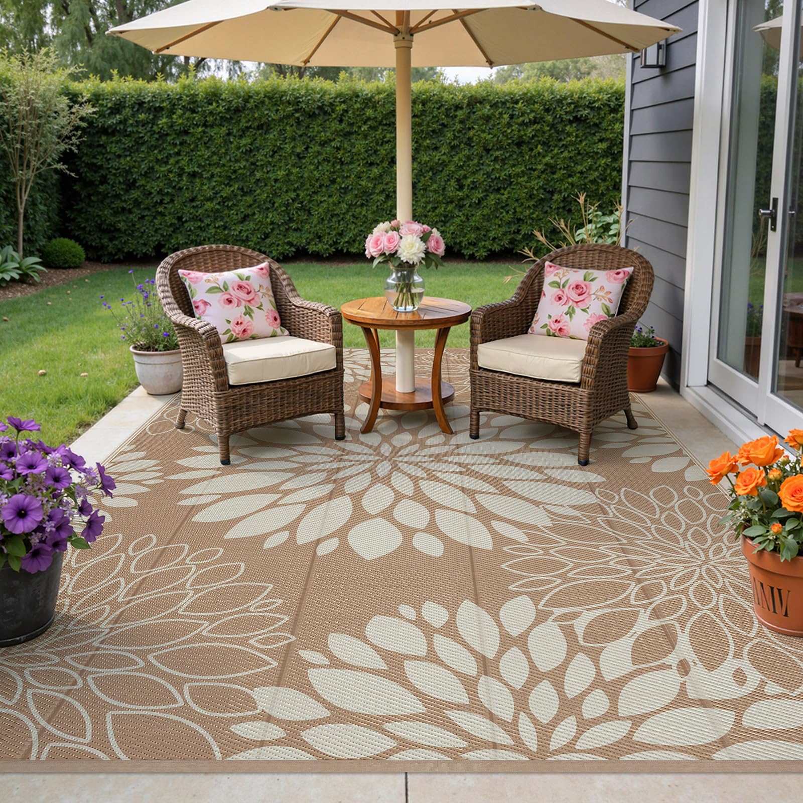 Ileading alfombra instalada en un deck de madera mejorando confort y estética exterior