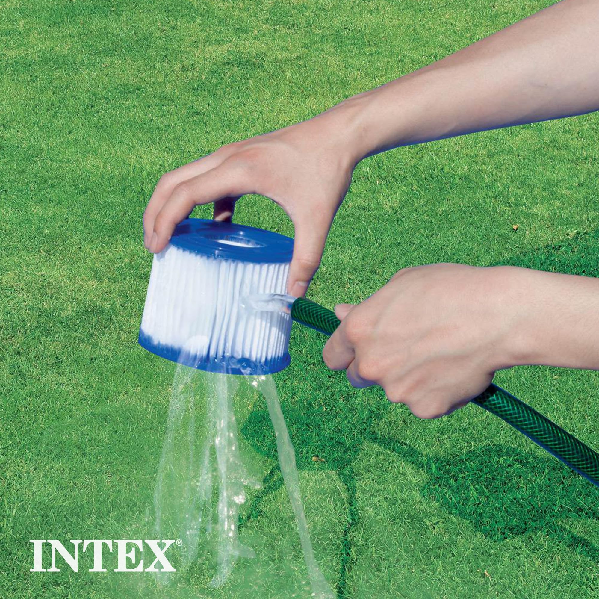 Intex cartucho al lado de regla para ver dimensiones exactas