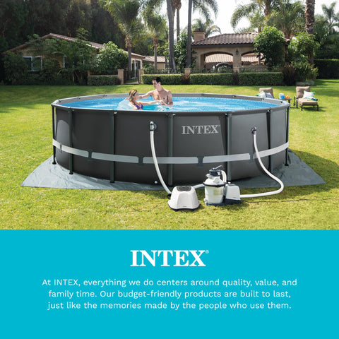 Intex manguera en piscina en uso ofreciendo conexión estable y prevención de fugas