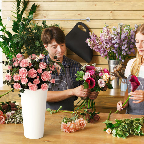 Invech expositor en boda mostrando flores, ideal para eventos y displays