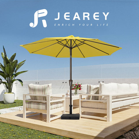 JEAREY muestra escala junto a mesa y sillas para tamaño y cobertura