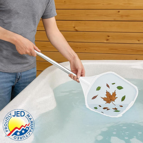 JED Pool Tools comparación de tamaño sobre piscina elevando la escala