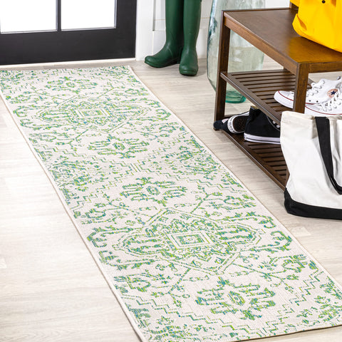 JONATHAN Y alfombra runner frontal mostrando diseño medallón y colores verde crema