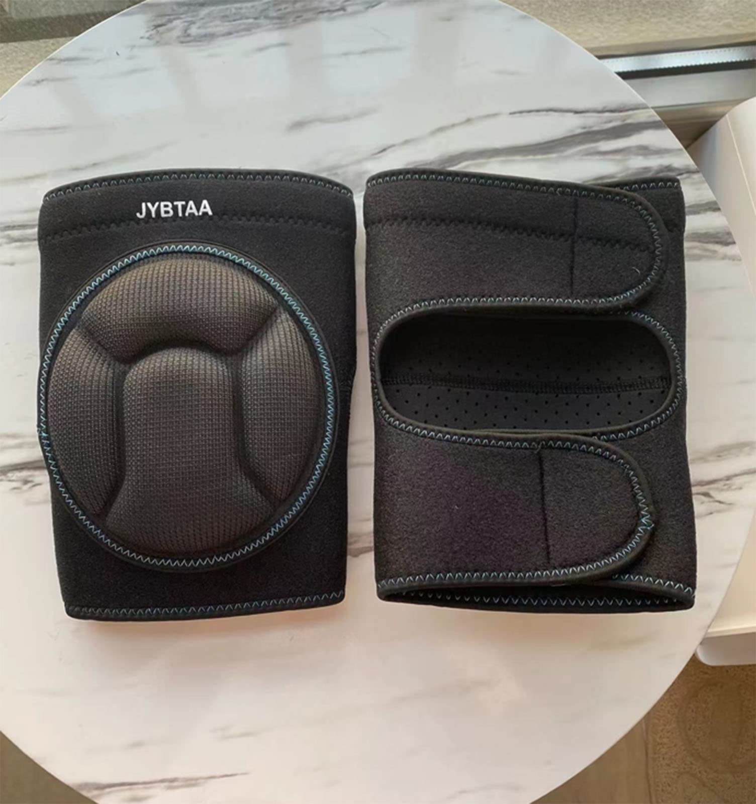 JYBTAA detalle de espuma blanda mostrando amortiguación y confort