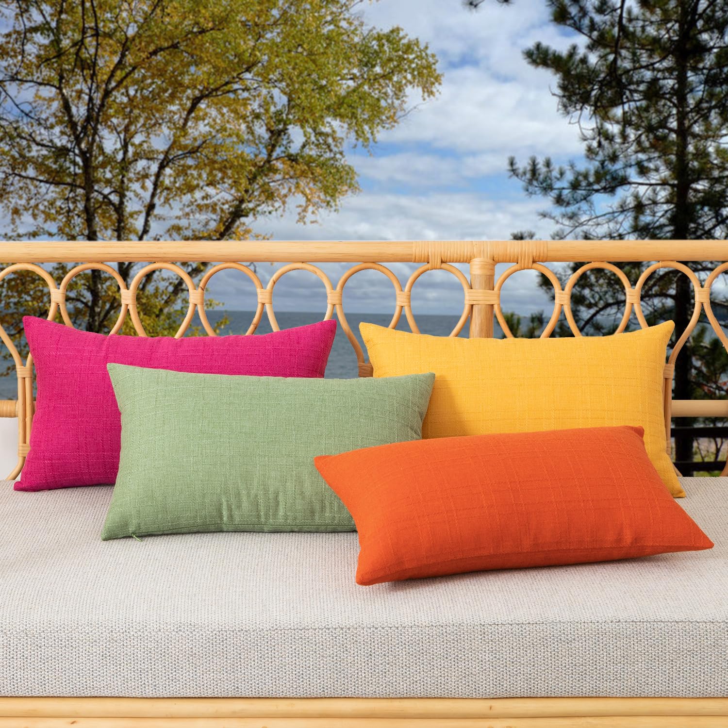 K KEVIN TEXTILE comparación de tamaño 12x20 pulgadas junto a una regla para escala