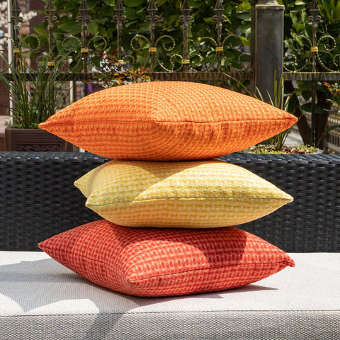 K KEVIN TEXTILE fundas amarillas en ambiente de jardín, mejora estética del espacio