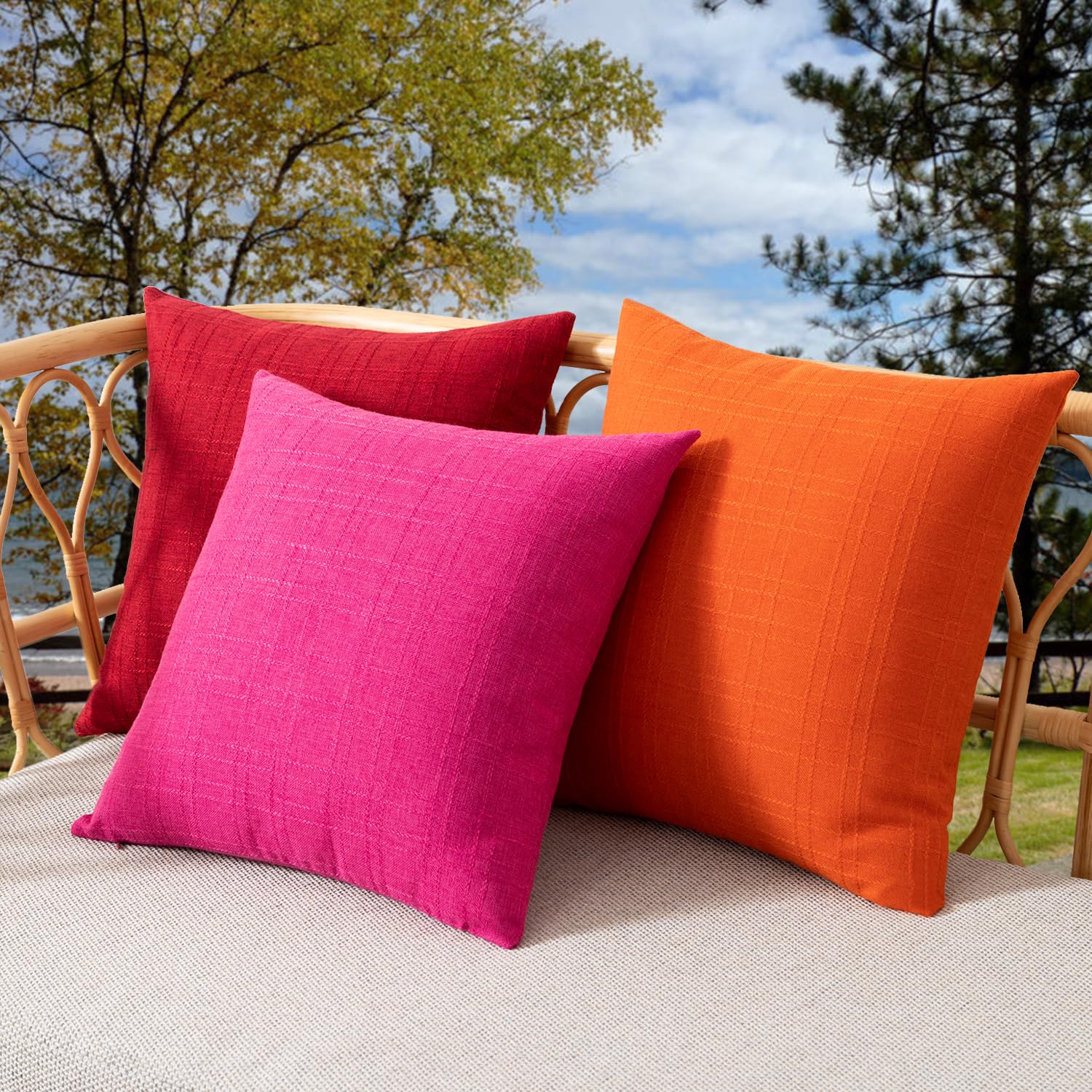 K KEVIN TEXTILE funda colocada en sillón exterior añade color y resistencia