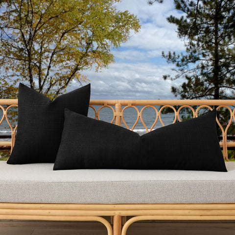 K KEVIN TEXTILE funda usada en un sillón de exterior junto a la piscina, resistente a salpicaduras