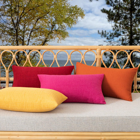 K KEVIN TEXTILE fundas usadas en evento de jardín aportando color y practicidad