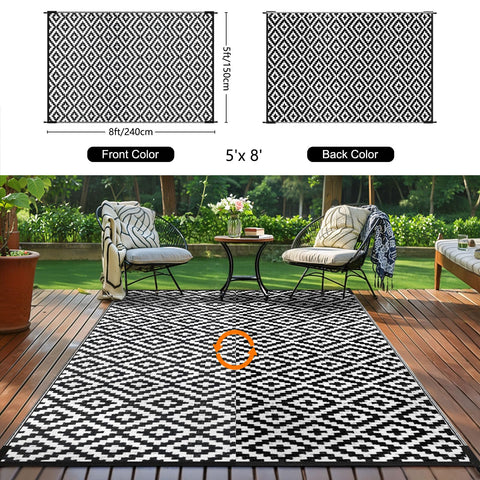 Kalafun alfombra en patio con muebles demostrando resistencia y estilo