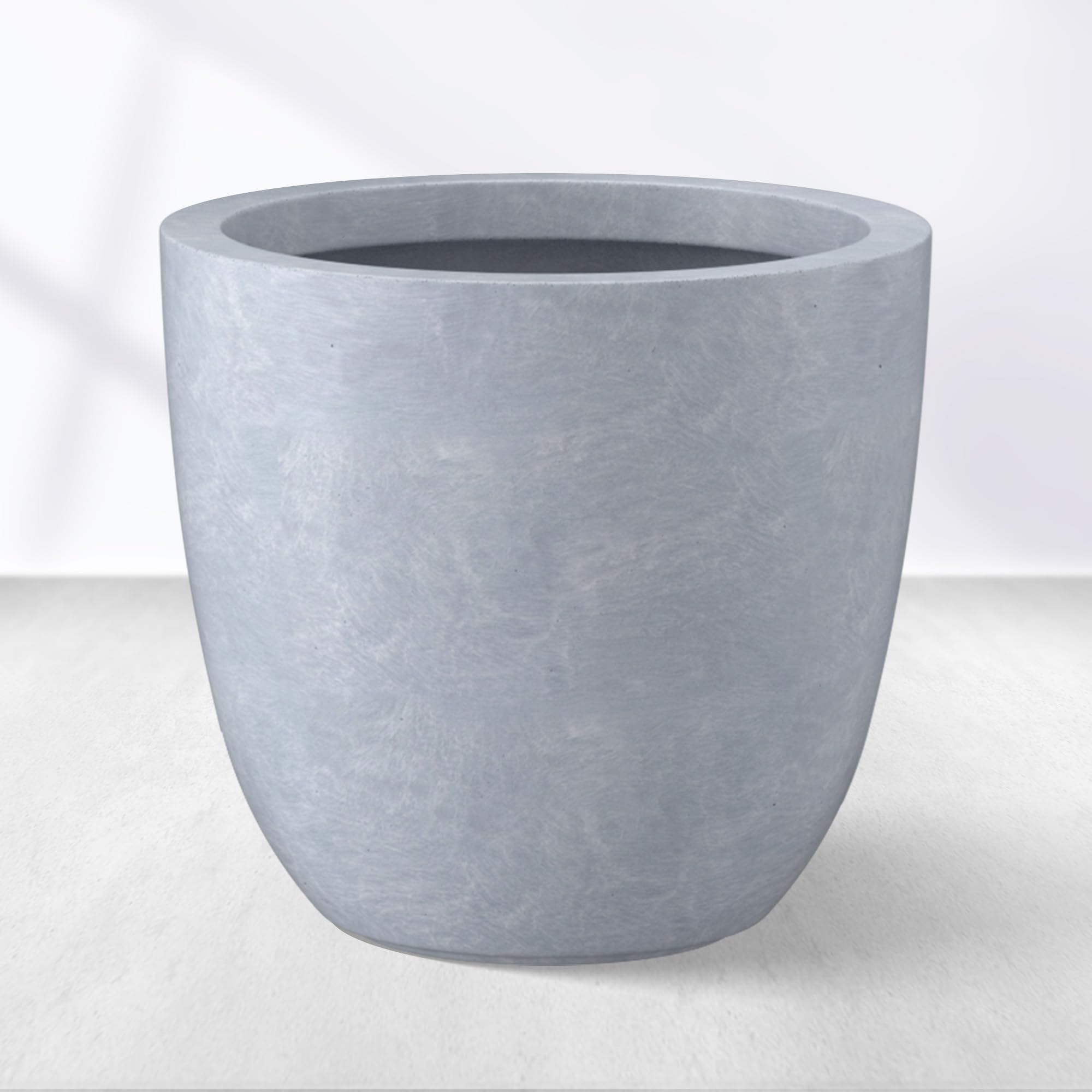 Kante maceta frontal azul gris mostrando diseño elegante y versatilidad
