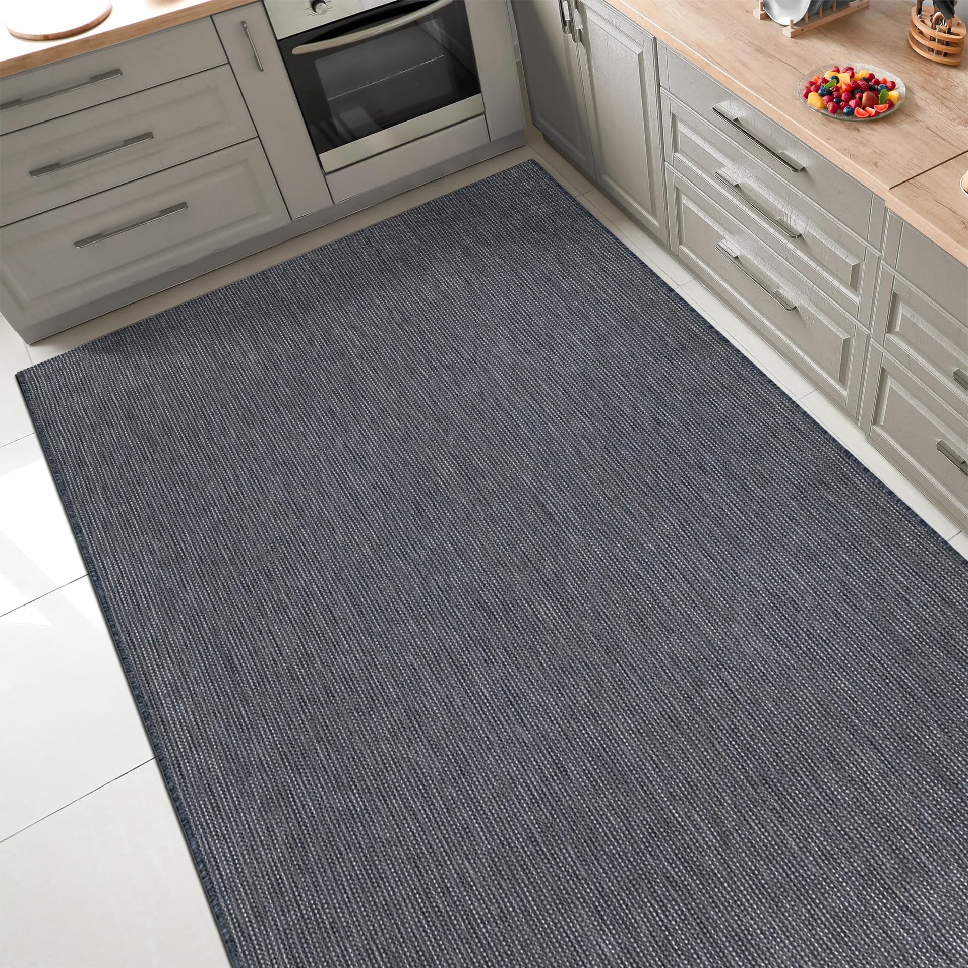 Keen Home Design alfombra colocada en patio junto a muebles para uso diario