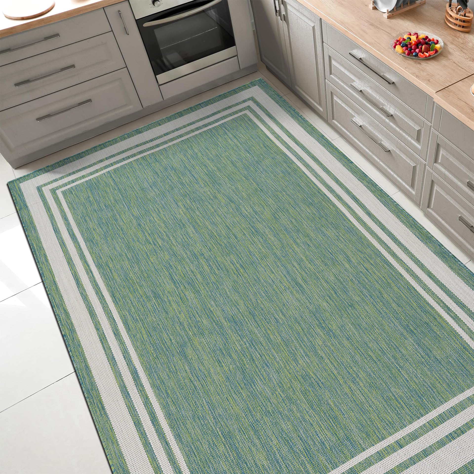 Keen Home Design alfombra colocada en porche con muebles demostrando estabilidad