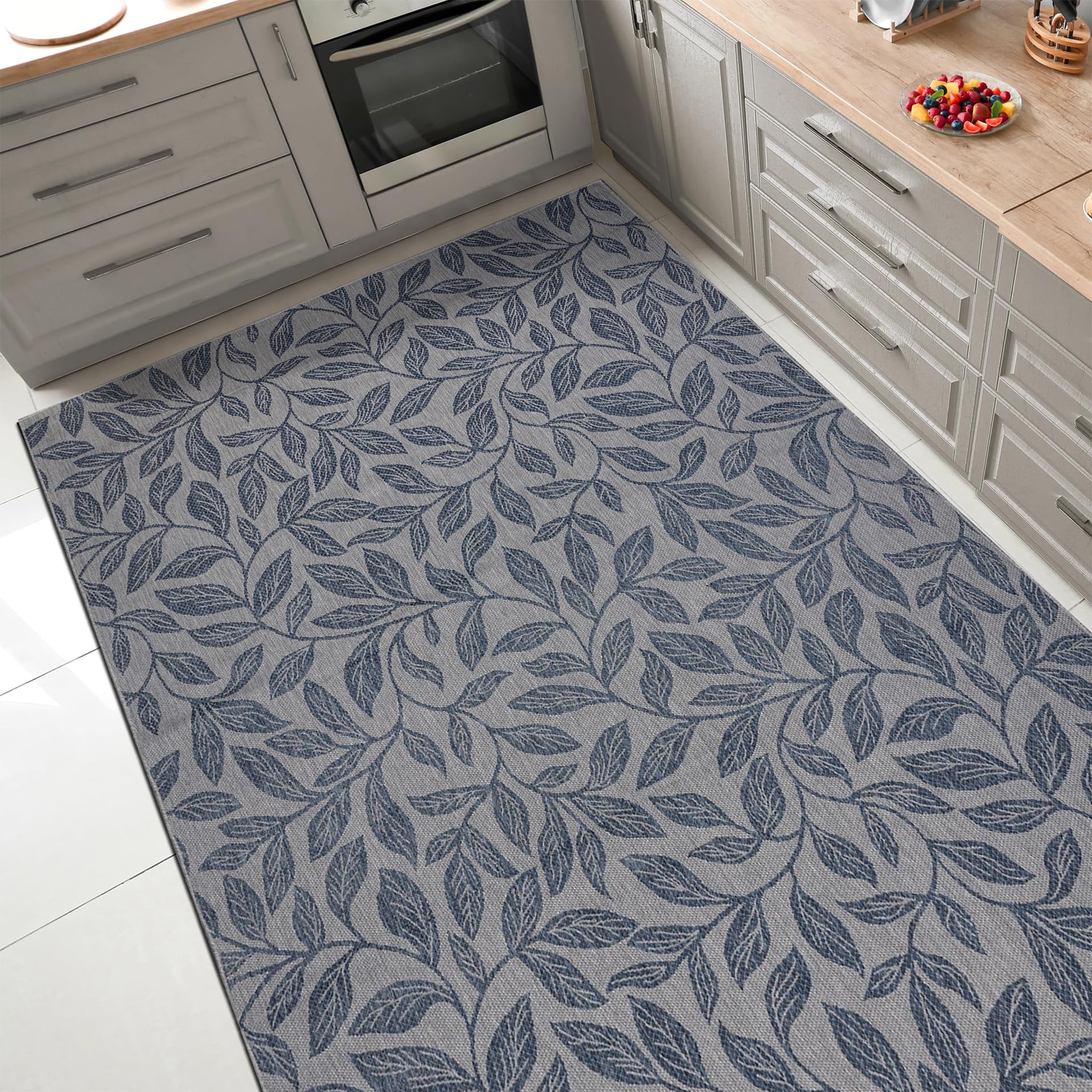 Keen Home Design alfombra colocada en patio demostrando resistencia a la intemperie