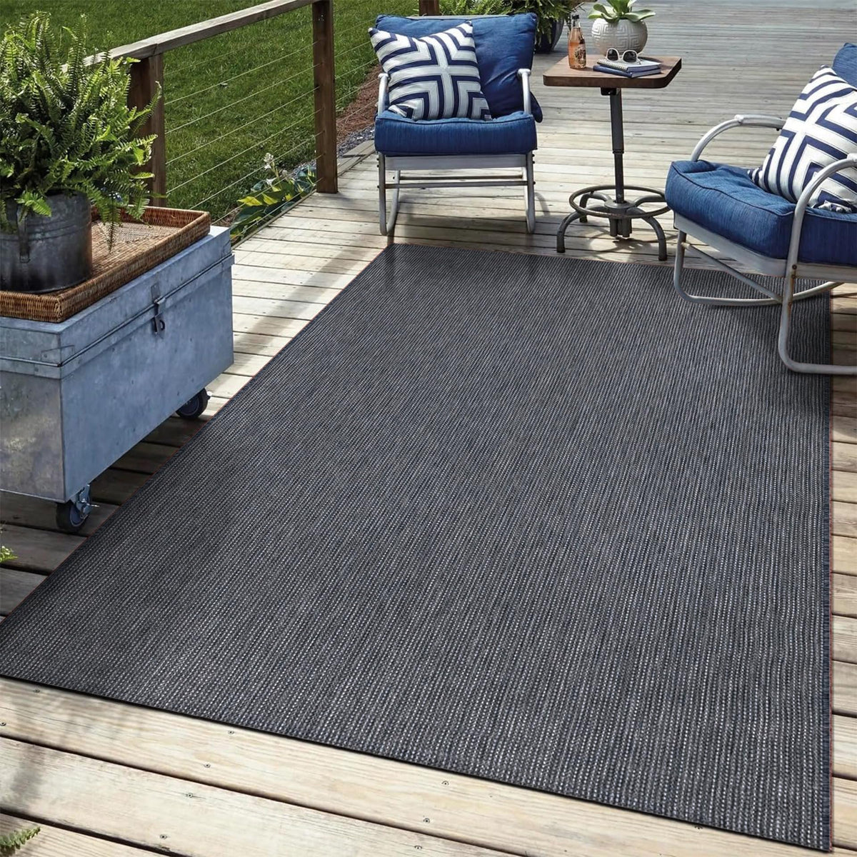 Keen Home Design alfombra frente en patio mostrando diseño y color duradero