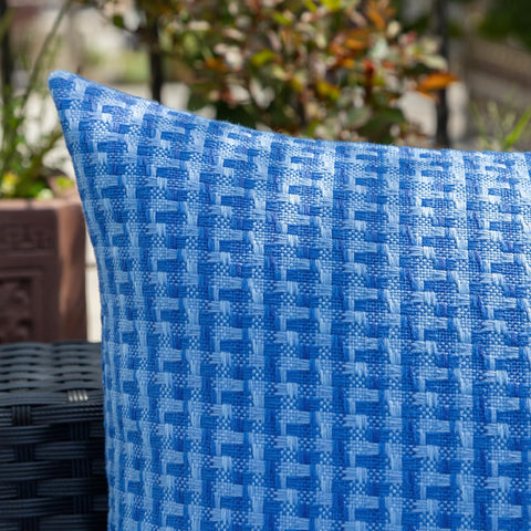 Kevin Textile funda en sofá exterior mostrando resistencia climática
