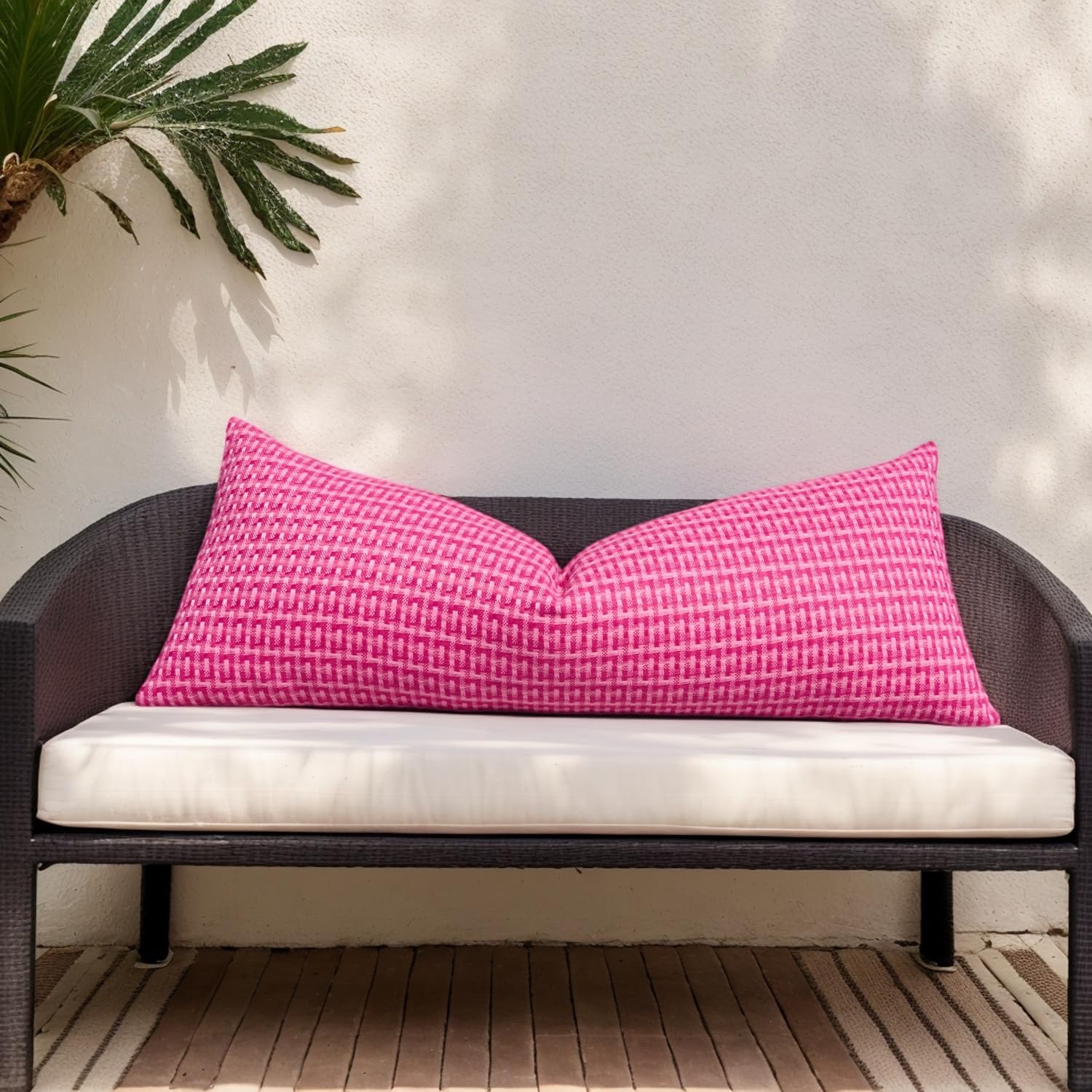 Kevin Textile funda usada junto a piscina mostrando resistencia a salpicaduras