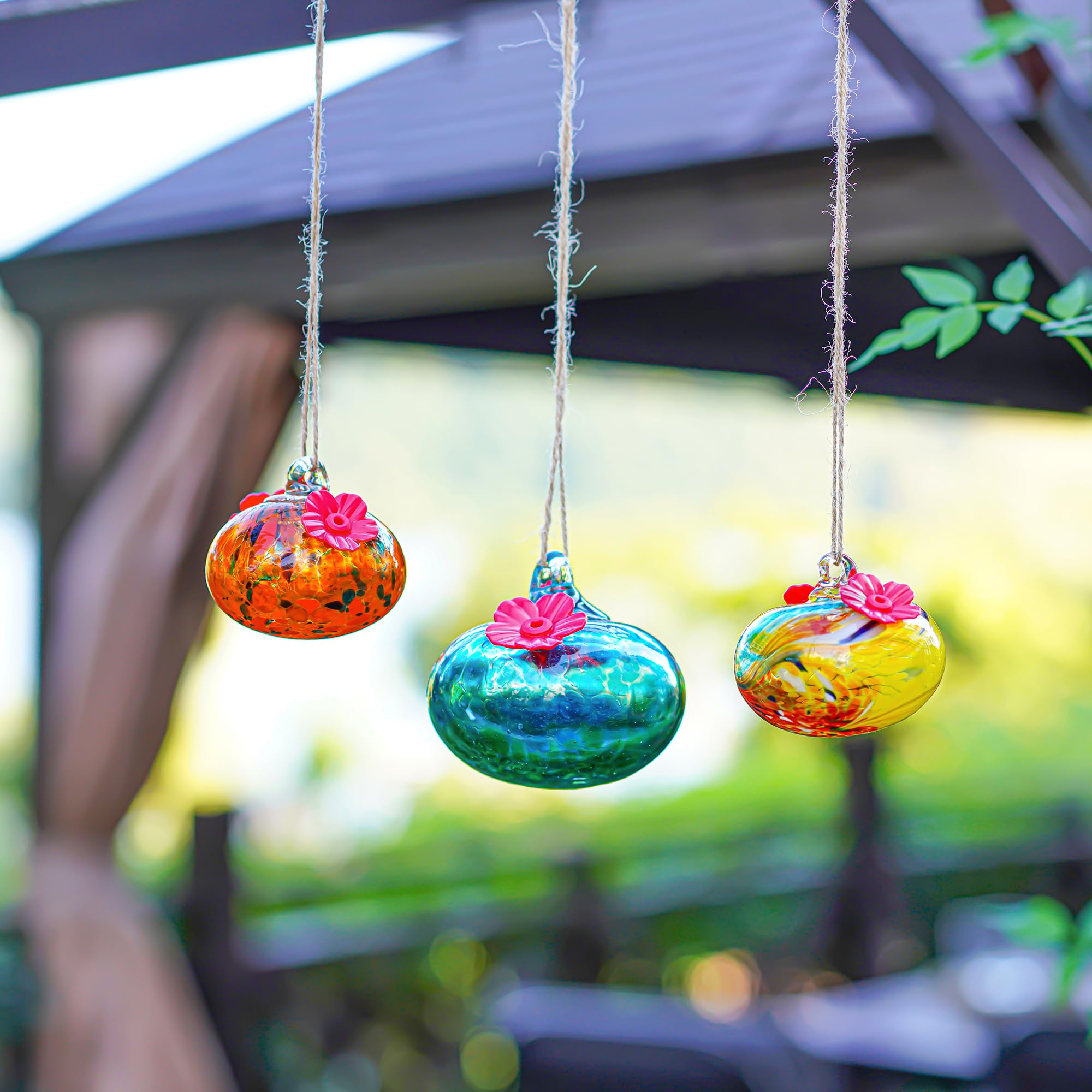 KRISININE tres comederos colgando en un porche, decoración funcional para jardín