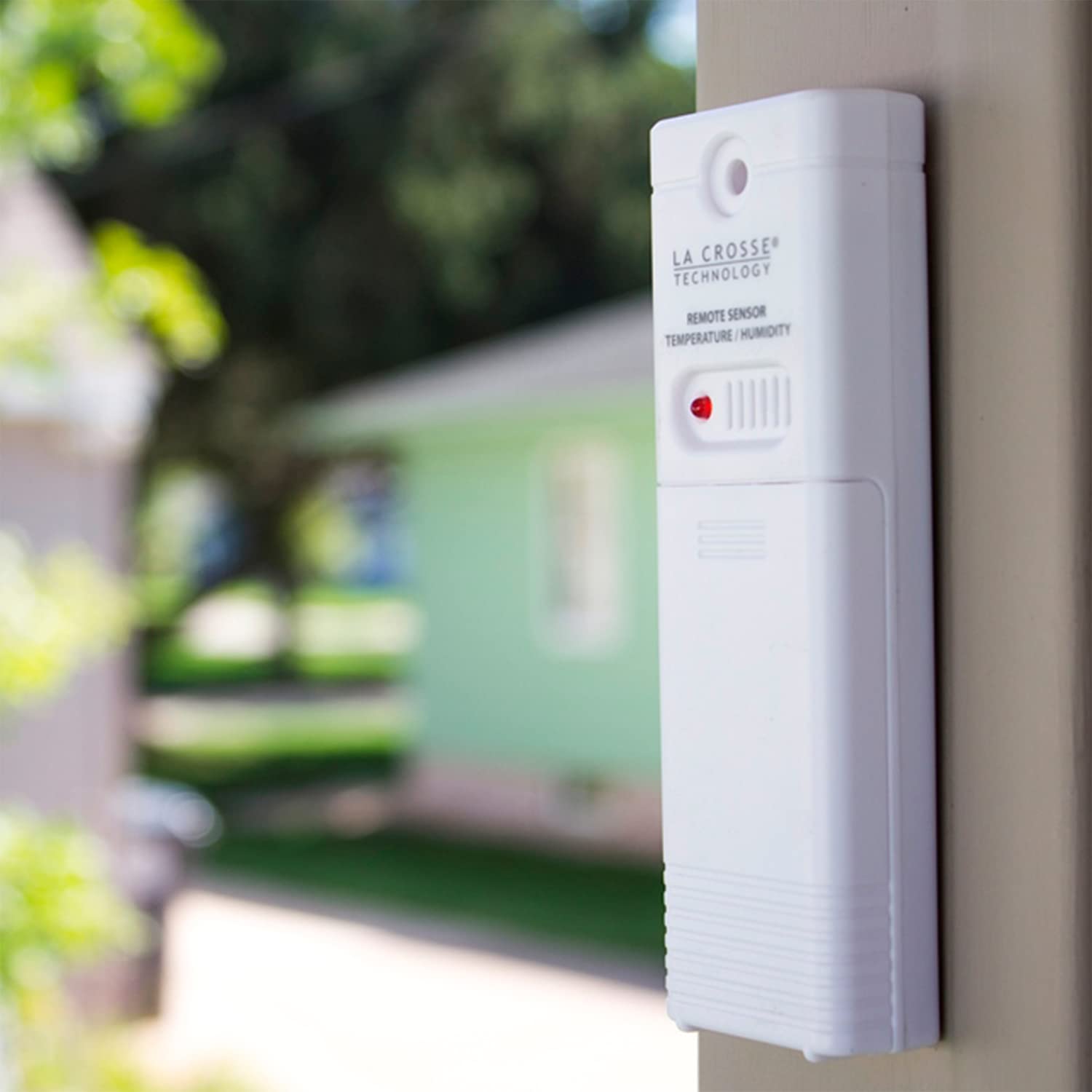 La Crosse sensor montado en pared sombreada para lecturas precisas