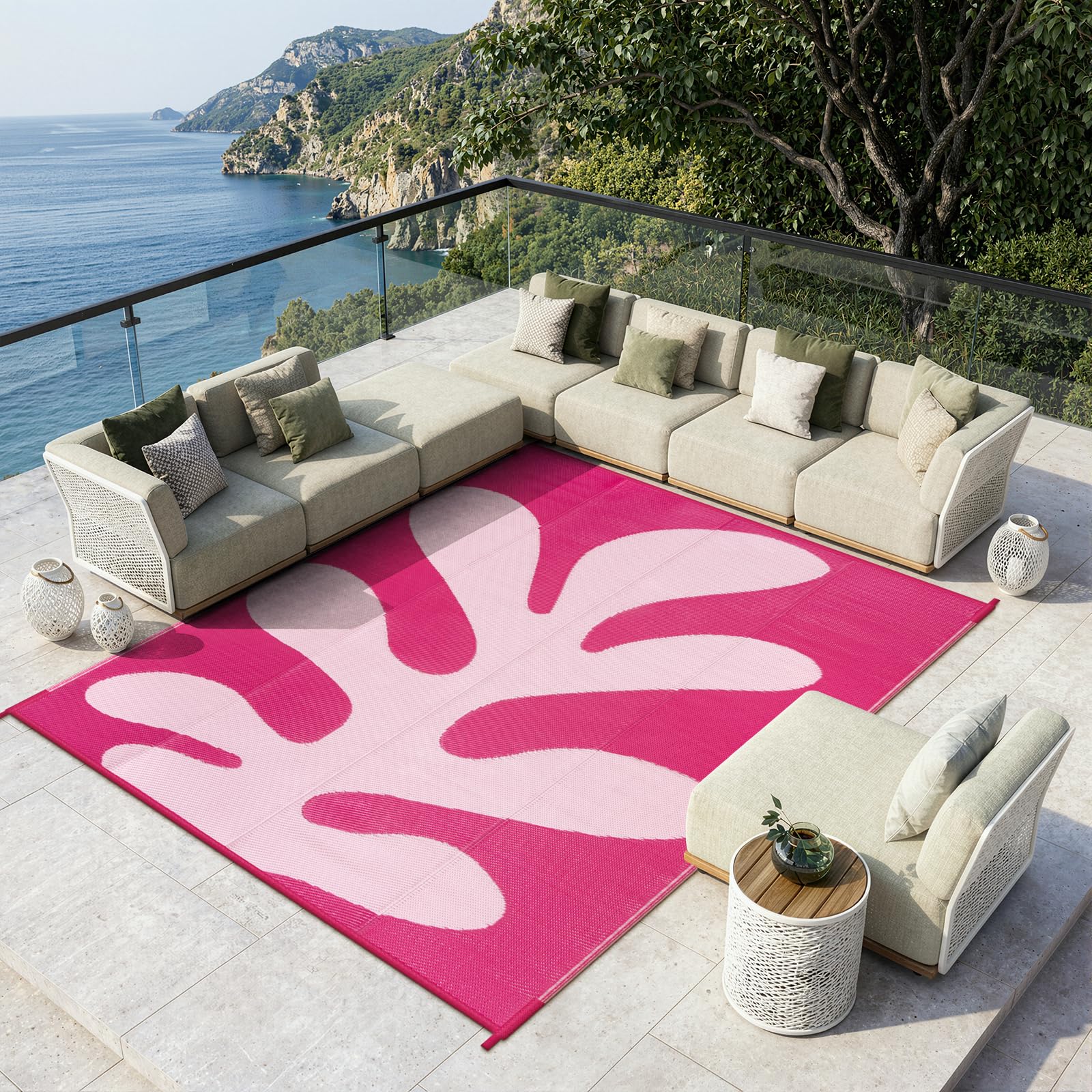 Lahome alfombra colocada en patio aportando color y durabilidad