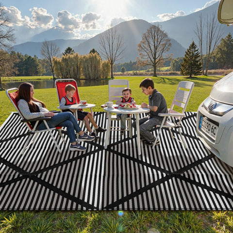 Lahome alfombra extendida junto a RV demostrando uso en viajes