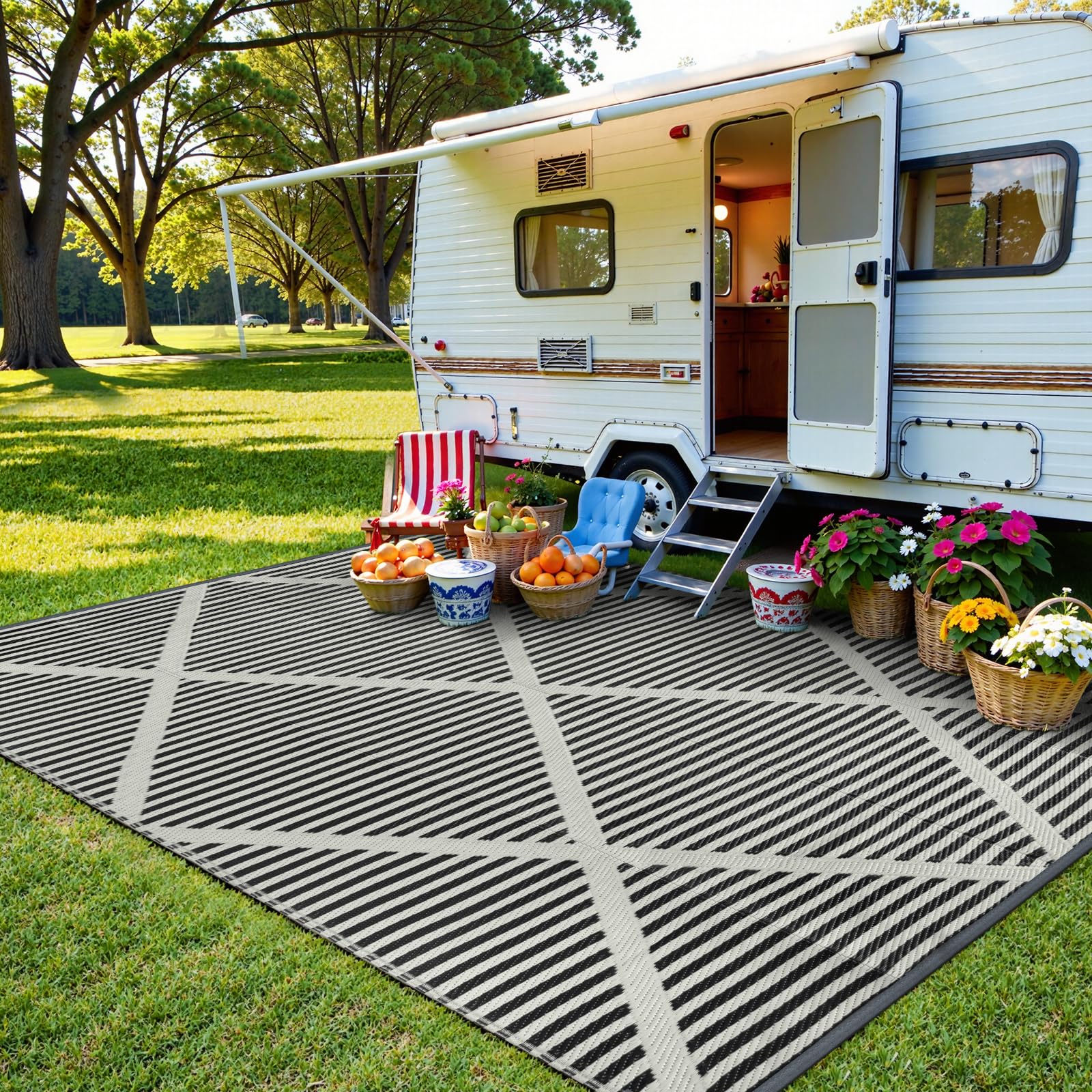 Lahome tapete junto a persona para comparar tamaño y cobertura