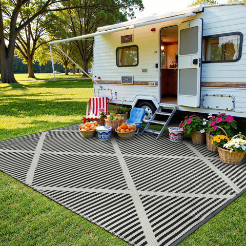 Lahome tapete junto a persona para comparar tamaño y cobertura