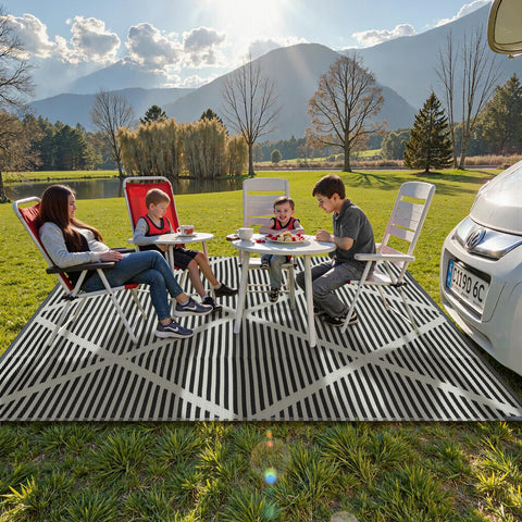 Lahome alfombra colocada en patio con muebles, aporta confort y estilo neutro