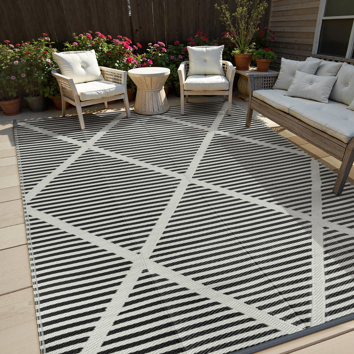 Lahome vista frontal de la alfombra exterior 8x10 con diseño neutro y acabado pulcro
