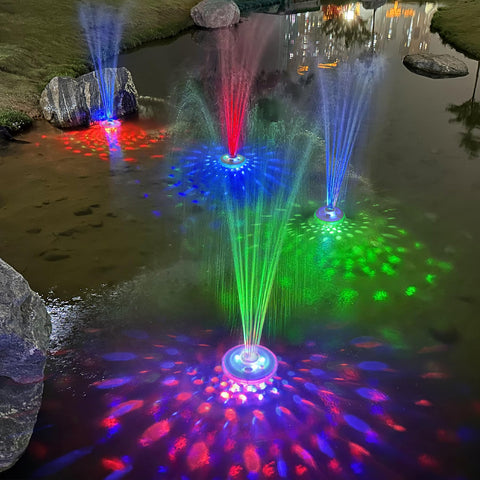 LanPool iluminada de noche en piscina creando ambiente y visibilidad segura