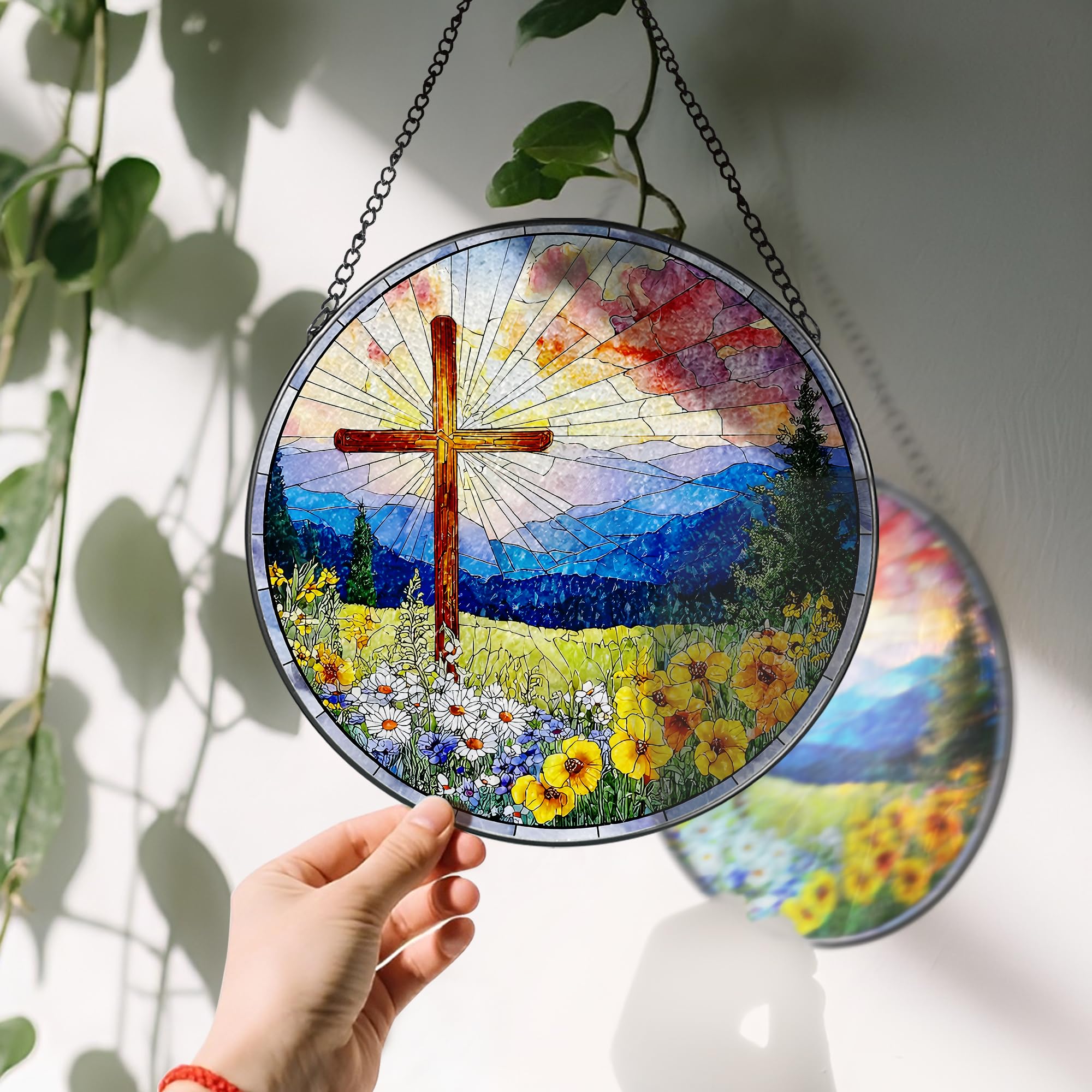 LAOWEIKI colgado en ventana creando reflejos y ambiente luminoso