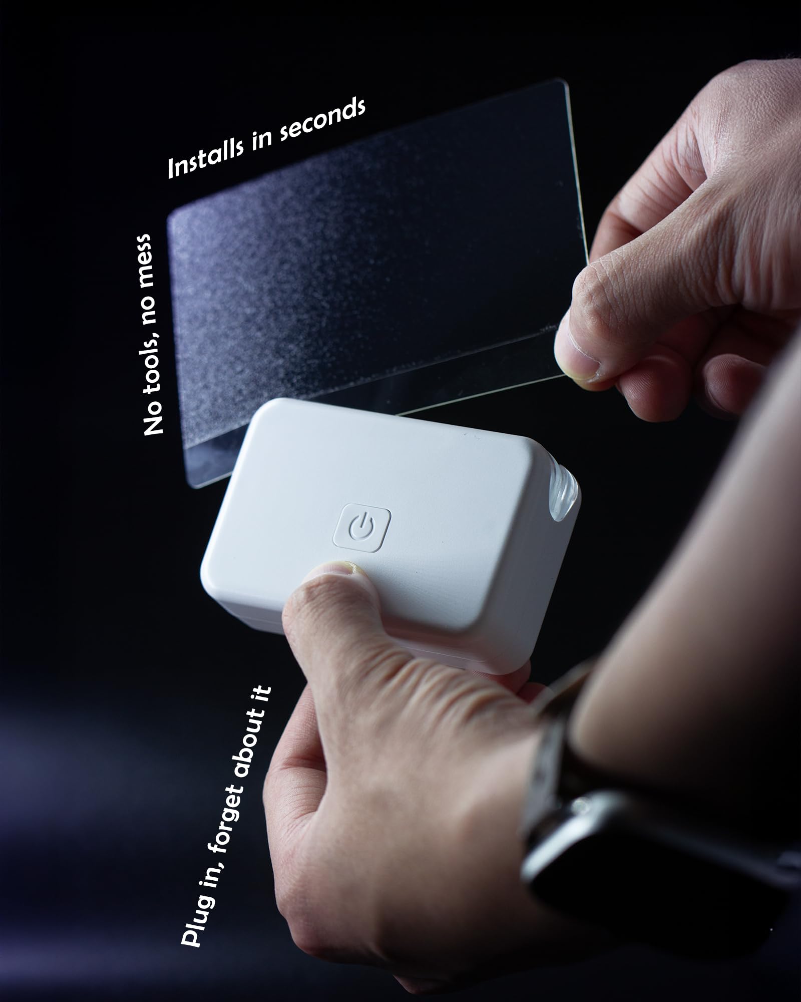 LFSYS Cube junto a una mano para mostrar tamaño compacto