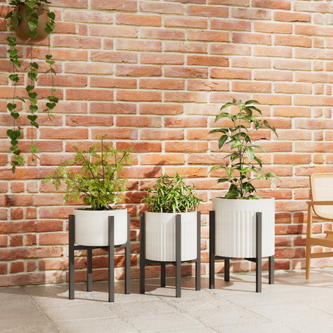 Linpla en terraza creando una presentación elegante y resistente al clima