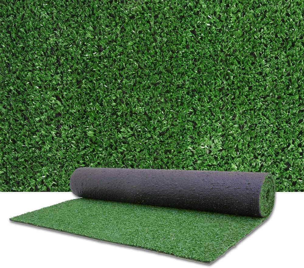 LITA alfombra frontal mostrando césped verde realista y acabado profesional