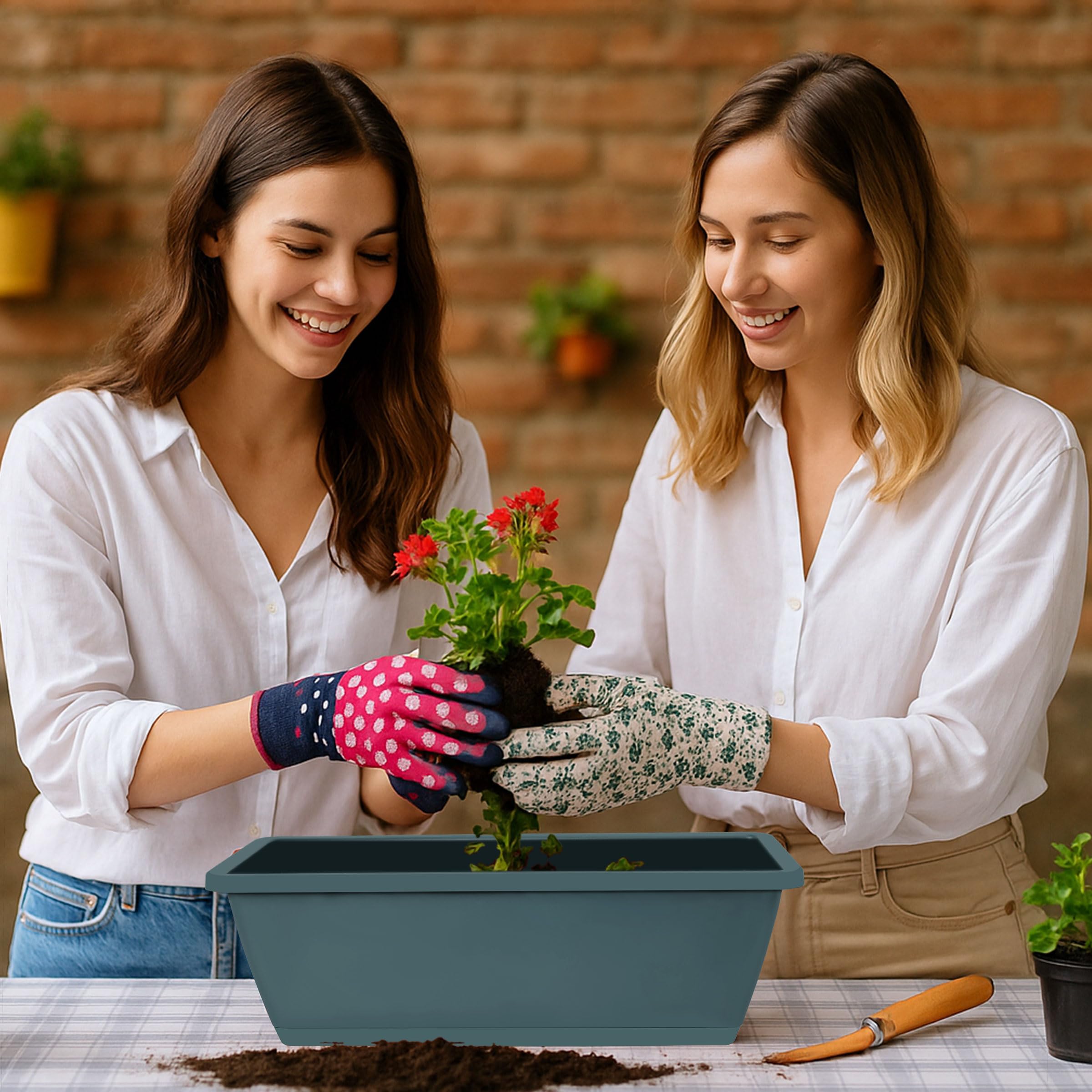 LOCONHA jardinera con hierbas y flores demostrando uso práctico y decoración