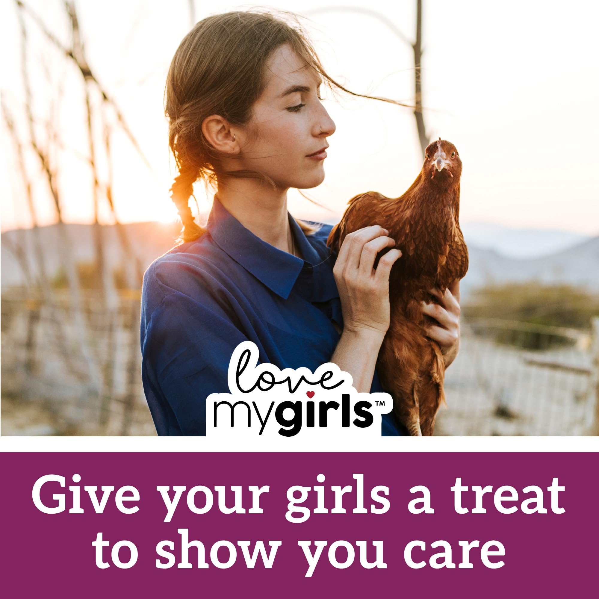 Love My Girls ambiente campestre con gallinas disfrutando el snack