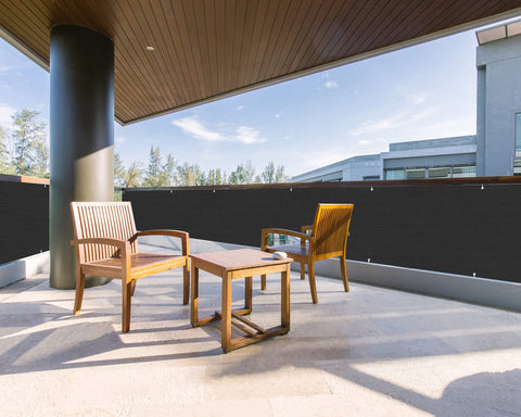 LOVE STORY vista frontal en balcón mostrando privacidad y estilo