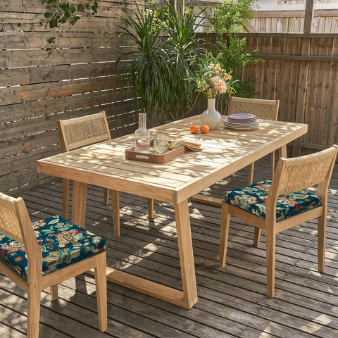 LVTXIII set de cuatro cojines dispuestos en mesa, efecto decorativo coherente